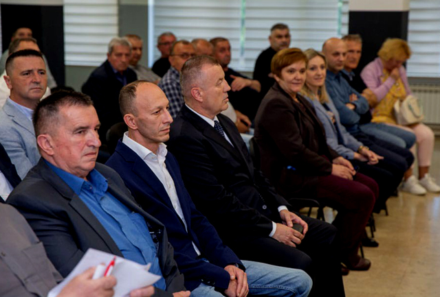 Sudionici Izborne skupštine Zajednice branitelja u Gospiću                                                                                                                                                                                                